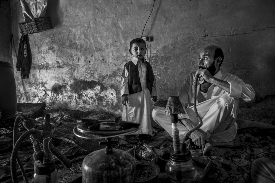 Egypt, Siwa, June 25th 2017 At a family's house on the Aid day, women never mix with the men ! Egypte, Siwa, 25 Juin 2017 Chez une famille le jour de l'Aid, les femmes ne se mélangent jamais avec les hommes ! Ferhat Bouda / Agence VU