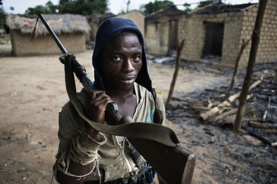 Central African Republic, Bandoro Kota, 24 September 2013A member of a self-defense group of the village of Bandoro Kota is patrolling in the destroyed village, after the fights between former Seleka soldiers (together with Fulani nomads) and the self-defense group of villagers.RÈpublique Centrafricaine, Bandoro Kota, 24 septembre 2013Un membre d'un groupe d'auto-dÈfense du village de Bandoro Kota, patrouille dans le village partiellement dÈtruit, aprËs les rÈcents affrontements et les represailles entre combattants de l'ex Seleka (et les nomades Peuls) et le groupe d'auto-dÈfense villageois.Michael Zumstein / Agence VU
