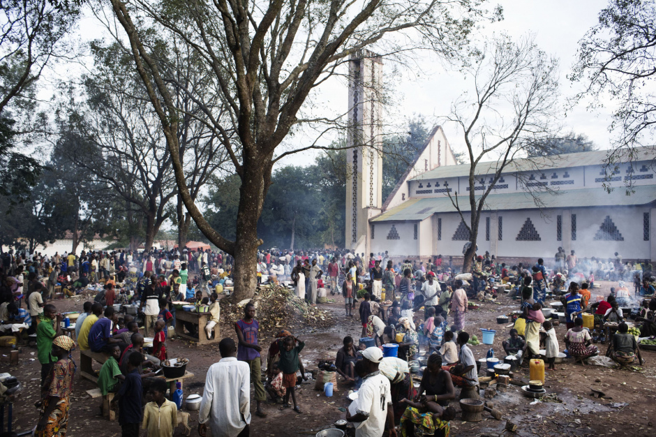Central African Republic, Bossangoa, 23 September 2013Almost 25 000 people have seeked refuge in the Catholic mission of Bossangoa because they fear the exactions of the former Seleka.RÈpublique Centrafricaine, Bossangoa, 23 septembre 2013PrËs de 25 000 personnes craignant les exactions de l'ex-Seleka sont venues se rÈfugier ‡ la mission catholique de Bossangoa.Michael Zumstein / Agence VU