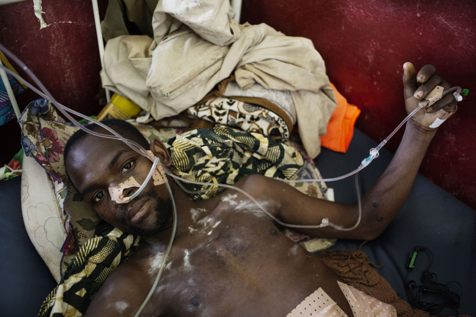 Central African Republic, Bossangoa, 23 September 2013In the hospital of Bossangoa, Amadou Bouba is given a blood transfusion. He has been injured by a bullet in his abdomen on his way from Bossembele to Bossangoa.RÈpublique Centrafricaine, Bossangoa, 23 septembre 2013Dans l'hopital de Bossangoa, Amadou Bouba est transfusÈ. Il a ÈtÈ blessÈ par balle ‡ l'abdomen alors qu'il circulait sur la piste reliant Bossembele ‡ Bossangoa.Michael Zumstein / Agence VU
