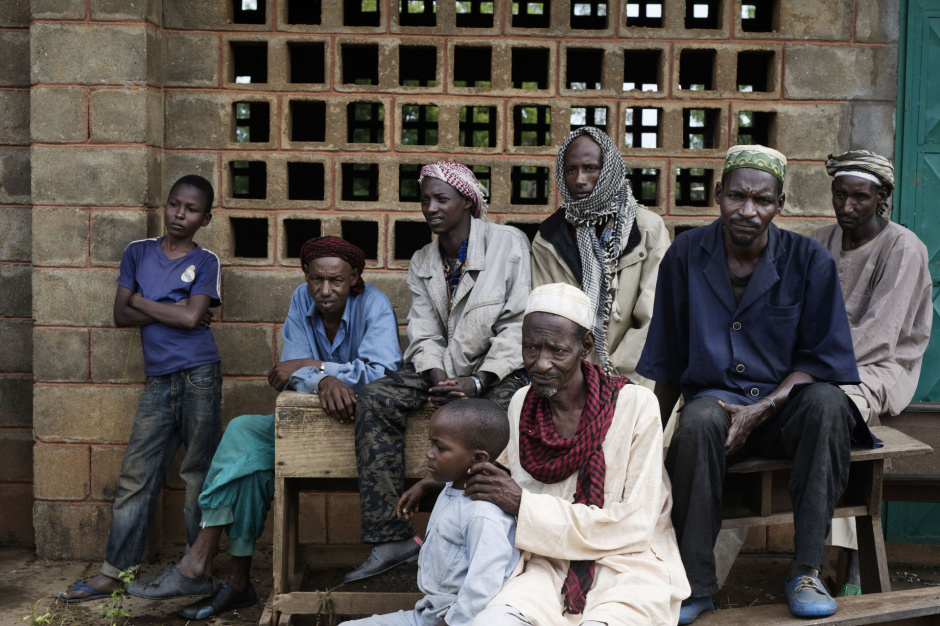 Central African Republic, Bossangoa, 23 September 2013Men and children are posing by the entrance of a classroom of the Liberty school, where muslim inhabitants of Bossangoa seeked refuge because they fear the exactions of the Anti-Balaka.RÈpublique Centrafricaine, Bossangoa, 23 septembre 2013Des hommes et des enfants patientent ‡ l'entrÈe d'une salle de classe de l'Ècole LibertÈ de Bossangoa o˘ se sont rÈfugiÈs les habitants de Bossangoa de confession musulmane craignant les exactions des Anti-Balaka.Michael Zumstein / Agence VU