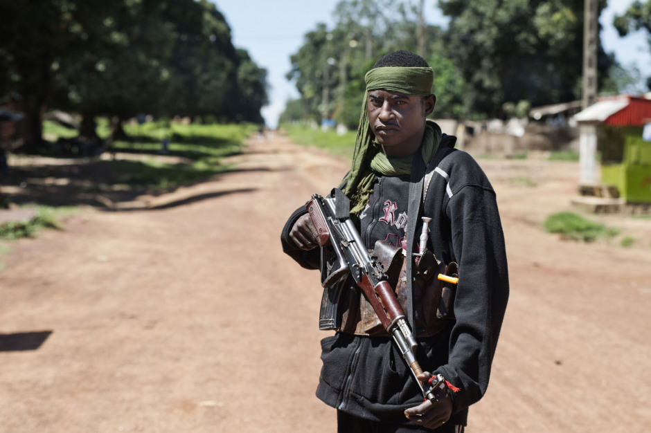 Central African Republic, Bossangoa, 29 September 2013A member of Security and Defense Forces (former Seleka) is posing in the main street of Bossangoa.RÈpublique Centrafricaine, Bossangoa, 29 septembre 2013Un membre des Forces de SÈcuritÈ et de DÈfense (ex Seleka) pose dans la rue principale de Bossangoa.Michael Zumstein / Agence VU