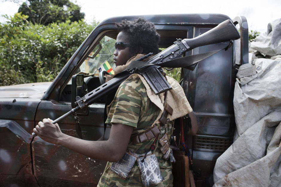 Central African Republic, 28 September 2013A soldier of the former Seleka movement is getting ready to go in his vehicule, on the path that leads from Bossembele to Bossangoa.RÈpublique Centrafricaine, 28 septembre 2013Un soldat de l'ex Seleka s'apprÍte ‡ remonter dans son vÈhicule, sur la piste reliant Bossembele ‡ Bossangoa.Michael Zumstein / Agence VU