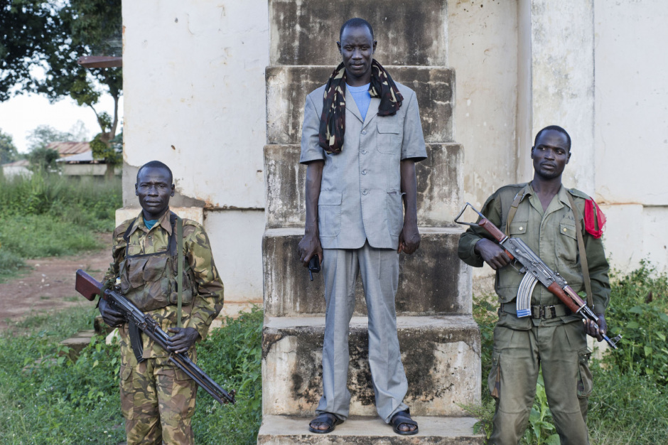 Central African Republic, Bossangoa, 28 September 2013General Issa IsraÎl (centre), commander of the former Seleka forces in Bossangoa, is posing with two of his soldiers.RÈpublique Centrafricaine, Bossangoa, 28 septembre 2013Le GÈnÈral Issa IsraÎl (au centre), commandant des forces de l'ex Seleka ‡ Bossangoa, pose avec deux des ses soldats.Michael Zumstein / Agence VU