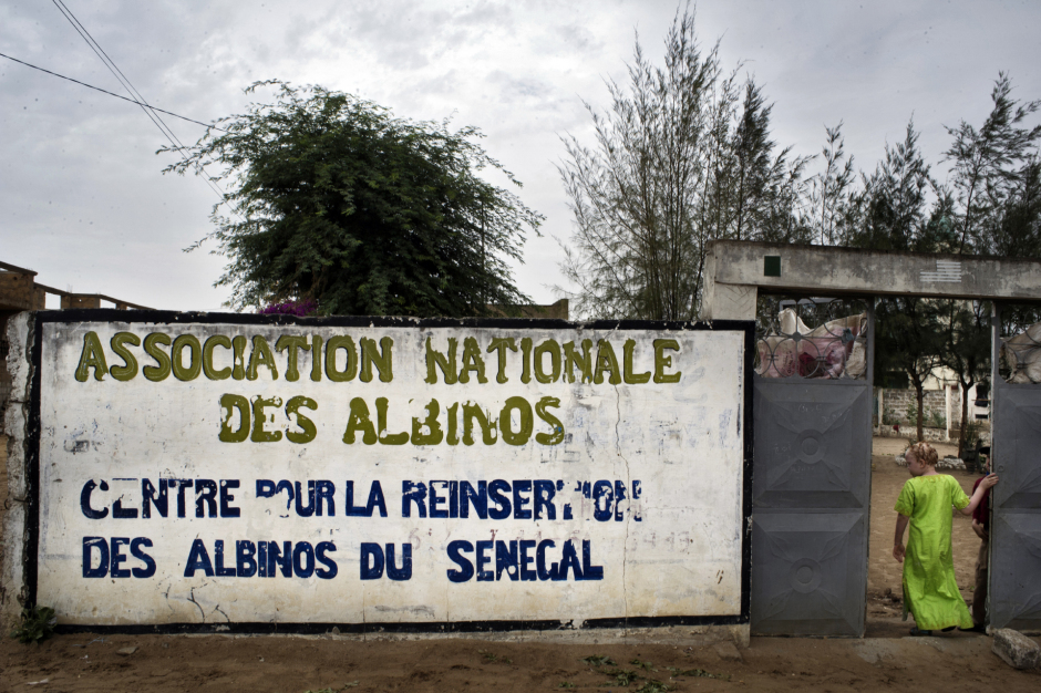 Senegal, Thiès, 28 March 2012Entrance of the foster home created by Mohamadou Bamba Diop, president of the National Association of Albinos from Senegal (ANAS).Sénégal, Thiès, 28 mars 2012L'entrée du centre d'acueil créé par Mohamadou Bamba Diop, président de l'Association Nationale des Albinos du Sénégal (ANAS).Michael Zumstein / Agence VU