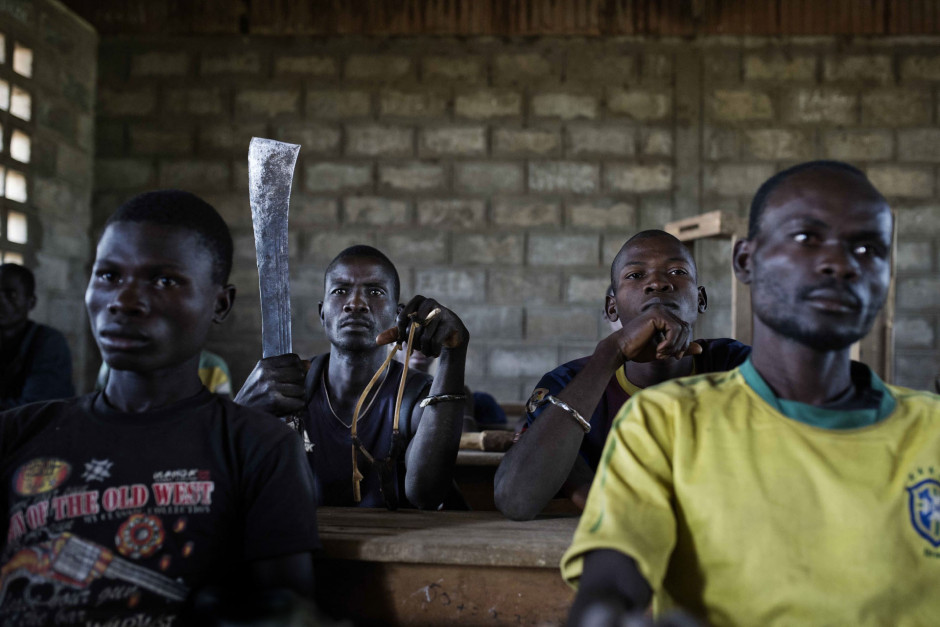 Central African Republic, 15 December 2013Members of the "Mouvement de Revolte des Forces ArmÈes Centrafricaine pour le Peuple" during a military instruction in a school of a village, in the outskirts of Bangui.RÈpublique centrafricaine, 15 dÈcembre 2013Des hommes du "Mouvement de Revolte des Forces ArmÈes Centrafricaine pour le Peuple" reÁoivent une instruction militaire dans une Ècole dans les faubourgs de Bangui.Michael Zumstein / Agence VU