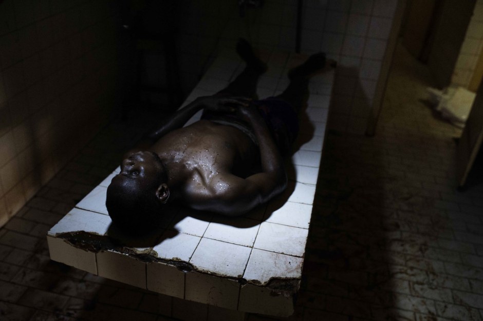 Central African Republic, Bangui, 14 December 2013In the Ali Babolo mosque's mortuary, in the PK5 district, the corpse of Mandra's son. Mandra, a Cameroonese Muslim shopkeeper, has been lynched and emasculated by people who are hostile to the Muslims in Central Africa.RÈpublique centrafricaine, Bangui, 14 dÈcembre 2013Dans la morgue de la mosquÈe Ali Babolo, dans la quartier PK5, le cadavre du fils de Mandra, un commerÁant comerounais lynchÈ et ÈmasculÈ par la foule hostile ‡ la prÈsence des musulmans en Centrafrique.Michael Zumstein / Agence VU