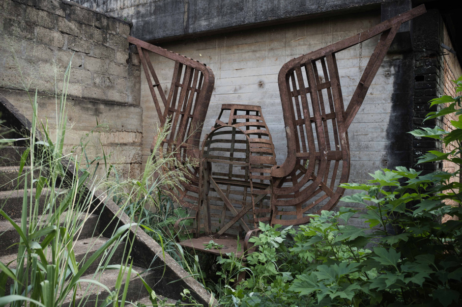 Central African Republic, Bangui, 17 December 2013Emperor Jean Bedel Bokassa's throne, abandoned near the stadium of Bangui.RÈpublique centrafricaine, Bangui, 17 dÈcembre 2013Le trÙne de l'empereur Jean Bedel Bokassa, abandonnÈ prËs du grand stade de Bangui.Michael Zumstein / Agence VU