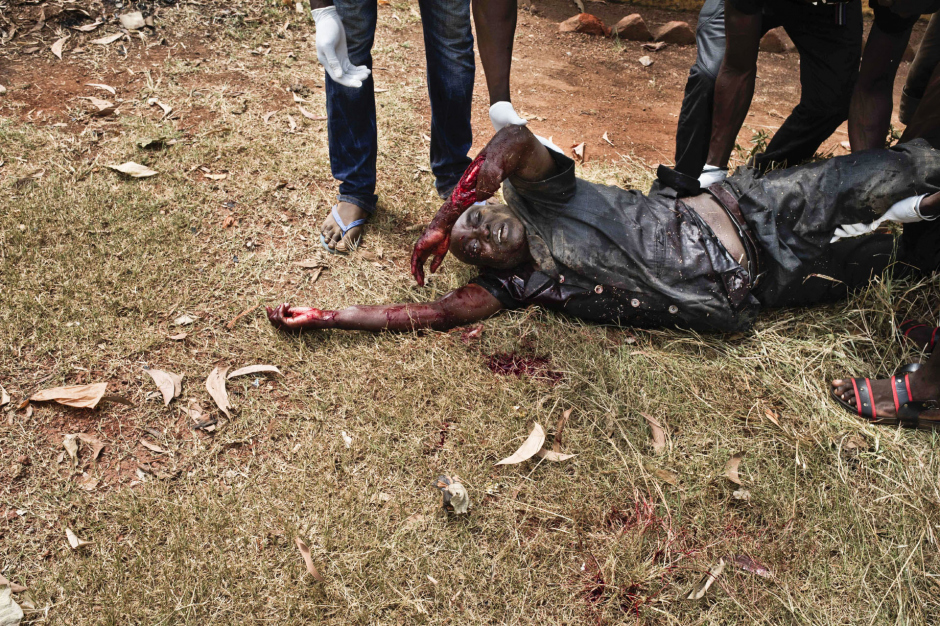 Central African Republic, Bangui, 24 January 2014Joseph Lakité, former Minister for housing of the A.F. Patassé's government. Suspected to support the Seleka, he was beaten up near the Réconciliation roundabout by young Christians and anti-Balaka militiamen. Soon after he died at the hospital.République Centrafricaine, Bangui, 24 Janvier 2014Joseph Lakité, ancien ministre de l'Habitat et du Logement sous le gouvernement d'A.F. Patassé. Soupçonné de soutenir la Seleka, il a été lynché près du rond point de la réconciliation par de jeunes chrétiens et des miliciens anti Balaka. Le ministre mourra peu de temps après son arrivée à l'hôpital.Michael Zumstein / Agence VU
