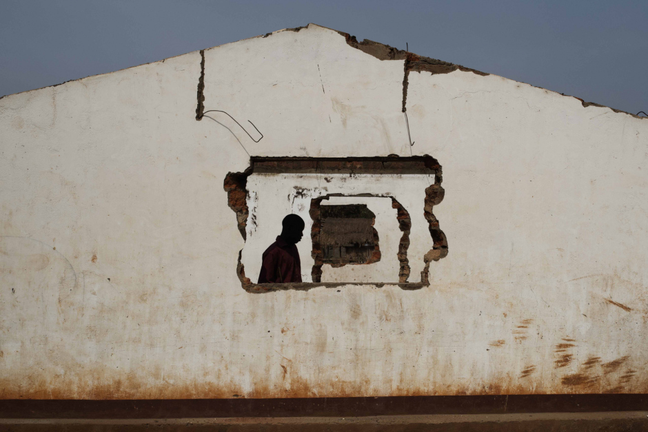 Central African Republic, Bangoula, 18 January 2014In the village of Bangoula, destroyed by the Fulani people before they left, and looted by the villagers, a man is inspecting a destroyed house.République Centrafricaine, Bangoula, 18 Janvier 2014Dans le village de Bangoula, détruit par les Peuls avant leur départ et pillé par les villageois, un homme inspecte une maison détruite.Michael Zumstein / Agence VU