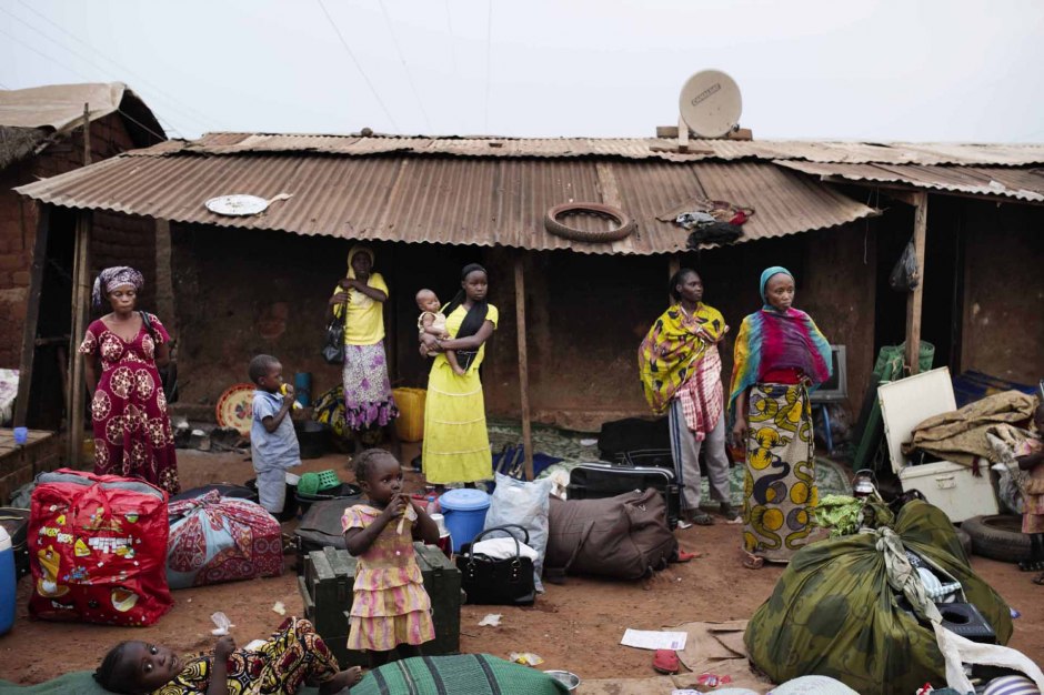 Central African Republic, Bangui, 22 January 2014At the Kilometre Point 13 (PK13), a group of Muslims have gathered in a house after the looting of their district by anti-balaka militiamen and district's inhabitants.République Centrafricaine, Bangui, 22 Janvier 2014Au point kilométrique 13 (PK 13), un groupe de musulmans s'est regroupé dans une maison, après le pillage et la destruction du lde quartier de Beoua par des milices anti-Balaka et les habitants du quartier.Michael Zumstein / Agence VU