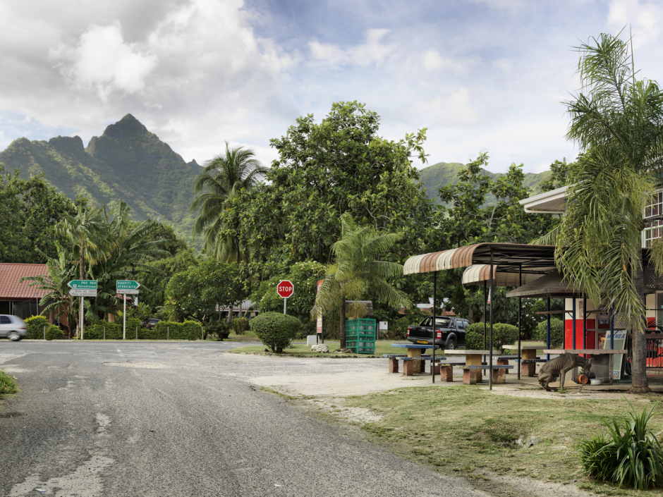 French Polynesia, Moorea, Papetoai, 24 December 2010From the series "Second Nature".PolynÈsie FranÁaise, Moorea, Papetoai, 24 dÈcembre 2010Issue de la sÈrie "Second Nature".Guy Tillim / Agence VU