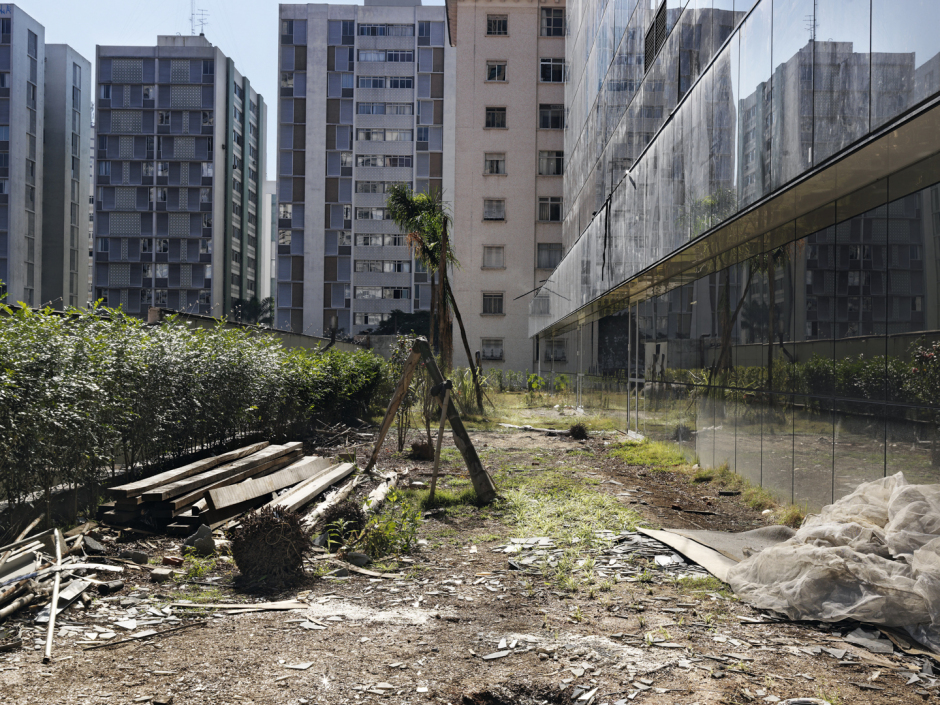 Brazil, Sao Paulo, 28 June 2011From the series "Second Nature".Avenida Paulista.BrÈsil, Sao Paulo, 28 juin 2011Issue de la sÈrie " Second Nature".Avenue Paulista.Guy Tillim / Agence VU