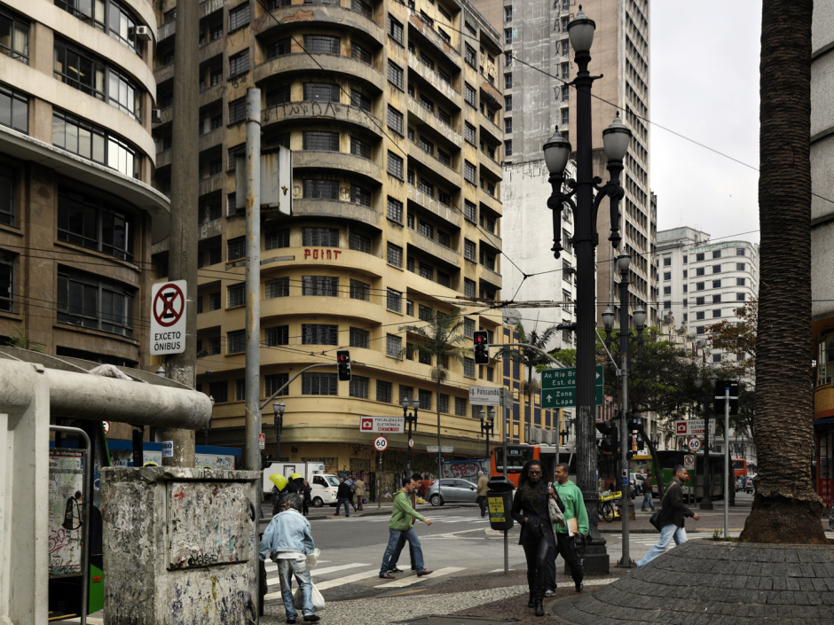 Brazil, Sao Paulo, 23 August 2011From the series "Second Nature".Largo do Paissandu.BrÈsil, Sao Paulo, 23 ao˚t 2011Issue de la sÈrie " Second Nature".Largo do Paissandu.Guy Tillim / Agence VU